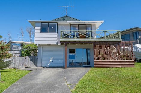 Photo of property in 11 Brampton Road, Snells Beach, 0920