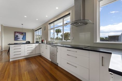 Photo of property in 2 Kapiti Terrace, Castlecliff, Whanganui, 4501