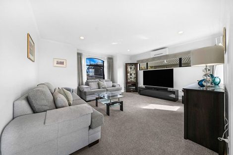 Photo of property in 15 Summerland Drive, Henderson, Auckland, 0612