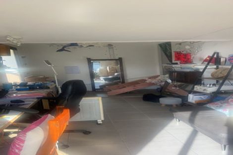 Photo of property in 22 Jenanne Place, Totara Vale, Auckland, 0629