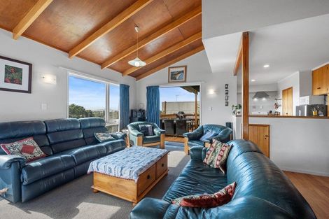 Photo of property in 315 Glenfield Road, Glenfield, Auckland, 0629