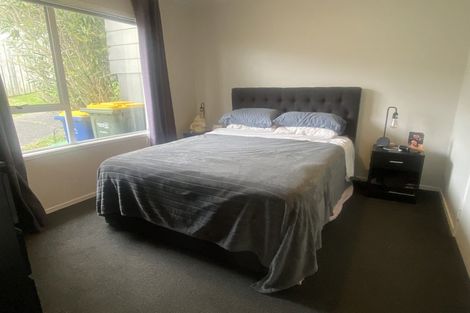 Photo of property in 2/247 Wairau Road, Totara Vale, Auckland, 0627