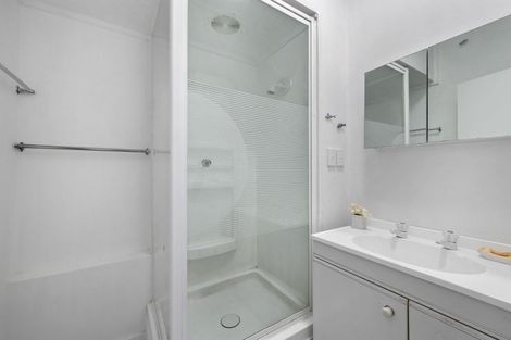 Photo of property in Rona House, 33 Rimu Street, Eastbourne, Lower Hutt, 5013