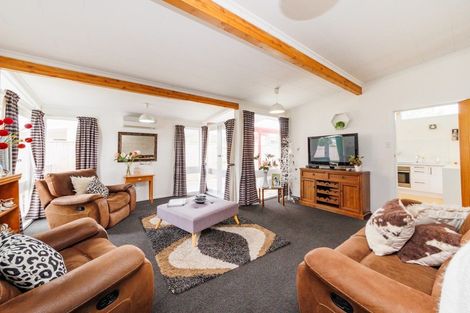 Photo of property in 1 Chilton Grove, Hokowhitu, Palmerston North, 4410