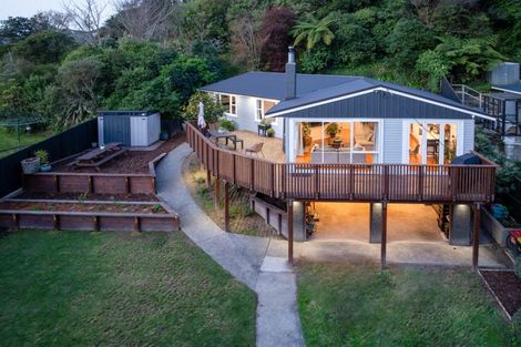 Photo of property in 24 Mahoe Street, Tawa, Wellington, 5028