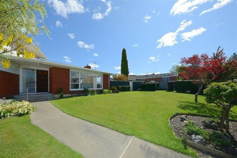 Photo of property in 25 Oakfield Street, Burnside, Christchurch, 8053