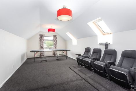 Photo of property in 8 Goodall Place, Redwood, Christchurch, 8051