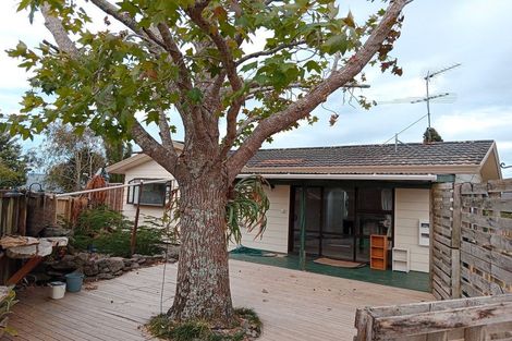 Photo of property in 15 Sandgate Avenue, Botany Downs, Auckland, 2010