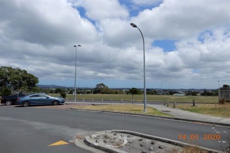 Photo of property in 42 Bordeaux Parade, Te Atatu South, Auckland, 0610