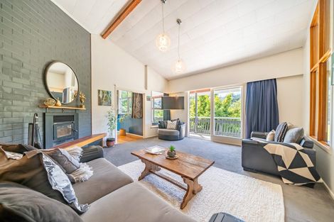 Photo of property in 34 Pinehaven Road, Pinehaven, Upper Hutt, 5019