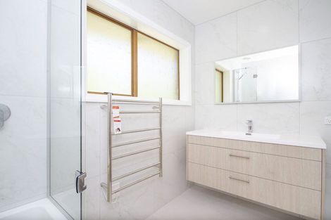 Photo of property in 1/2 Sylvan Avenue, Northcote, Auckland, 0627