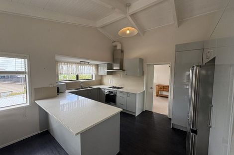 Photo of property in 2/851 Beach Road, Waiake, Auckland, 0630