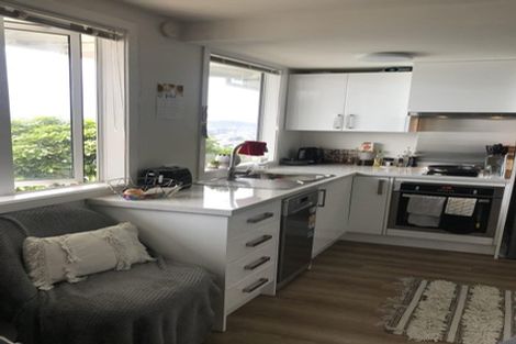 Photo of property in 92 Kelburn Parade, Kelburn, Wellington, 6012