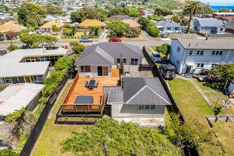 Photo of property in 25 Kapiti Crescent, Titahi Bay, Porirua, 5022