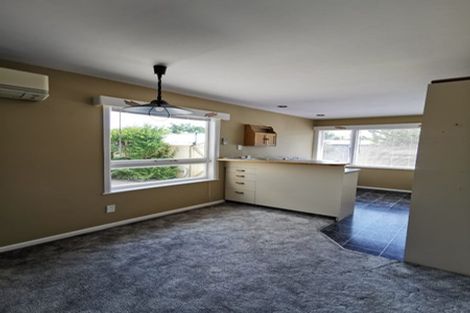 Photo of property in 17 Bateman Avenue, Bryndwr, Christchurch, 8053