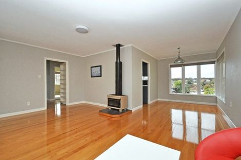 Photo of property in 1 Mackwell Road, Fairview Heights, Auckland, 0632