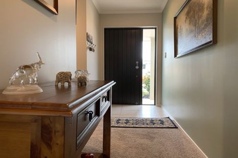 Photo of property in 13 Belgrove Drive, Waipukurau, 4200