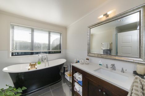 Photo of property in 33 Silkwood Place, Fitzherbert, Palmerston North, 4410