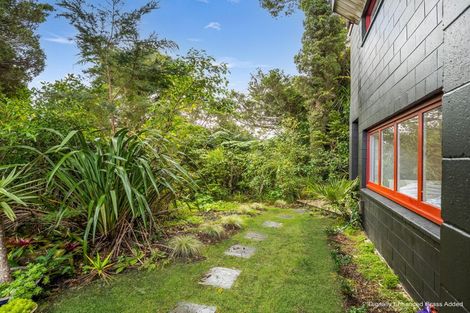 Photo of property in 1/51 Quinns Road, Waiatarua, Auckland, 0612