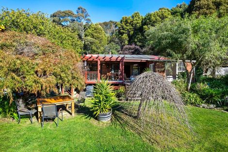 Photo of property in 810a Queen Charlotte Drive, Havelock, 7281