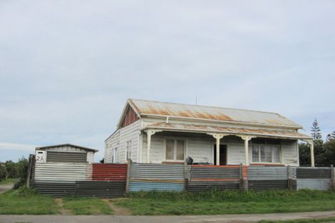 Photo of property in 2a Karewa Street, Castlecliff, Whanganui, 4501