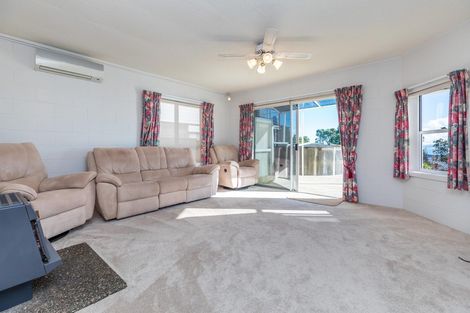 Photo of property in 1420 Whangaparaoa Road, Army Bay, Whangaparaoa, 0930