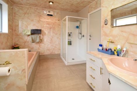 Photo of property in 16 Leonie Place, Aranui, Christchurch, 8061