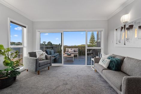 Photo of property in 2/52 Maxwelton Drive, Mairangi Bay, Auckland, 0630