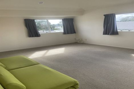 Photo of property in 2/479 Glenfield Road, Glenfield, Auckland, 0629