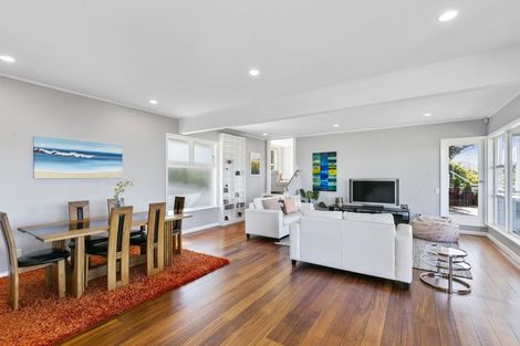 Photo of property in 22 Fairview Crescent, Kelburn, Wellington, 6012