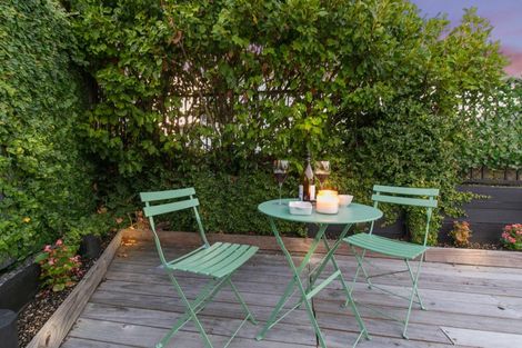 Photo of property in 6 Papa Orchard Drive, Kumeu, 0810