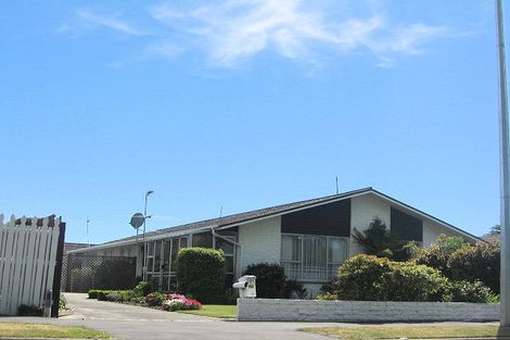 Photo of property in 2/122 Lake Terrace Road, Burwood, Christchurch, 8061