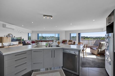 Photo of property in 4a Marchant Place, Westown, New Plymouth, 4310