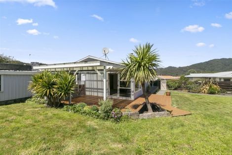 Photo of property in 18 Kumeroa Grove, Wainuiomata, Lower Hutt, 5014