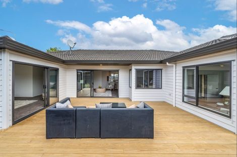 Photo of property in 32 Ambleside Drive, Northpark, Auckland, 2013