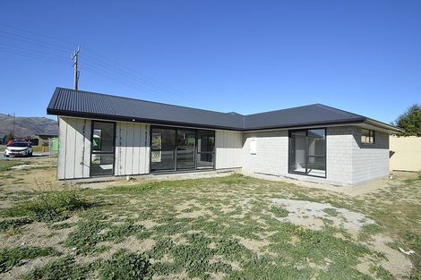 Photo of property in 13 Phoenix Place, Cromwell, 9310