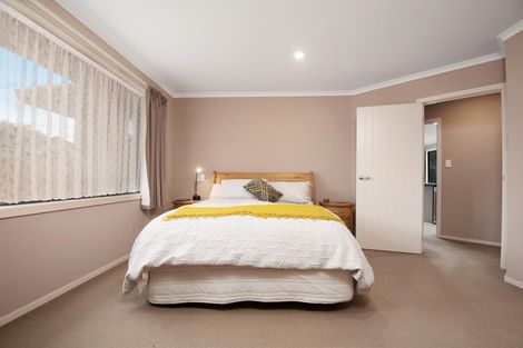 Photo of property in 20 Chestnut Close, Kelvin Grove, Palmerston North, 4414
