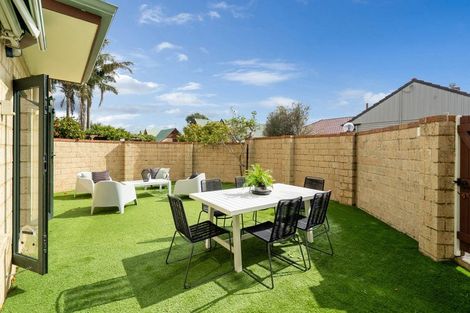Photo of property in 4/52 Taharoto Road, Takapuna, Auckland, 0622