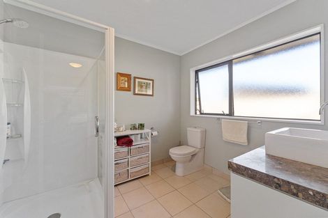 Photo of property in 6 Queens Road, Waikanae Beach, Waikanae, 5036