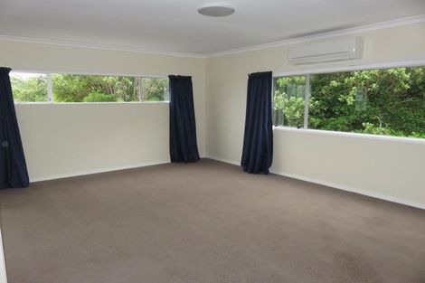 Photo of property in 27 Stewart Drive, Newlands, Wellington, 6037