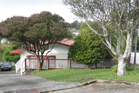 Photo of property in 9 Blandford Way, Newlands, Wellington, 6037