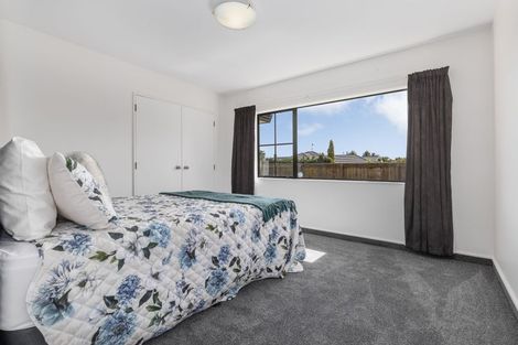 Photo of property in 136 Guildford Drive, Paraparaumu Beach, Paraparaumu, 5032