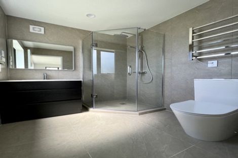 Photo of property in 2 Fiesta Drive, Half Moon Bay, Auckland, 2012