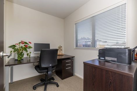 Photo of property in 21 Metzenthin Close, Raumati South, Paraparaumu, 5032