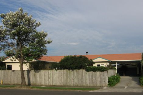 Photo of property in 16 College Street, Awapuni, Palmerston North, 4412