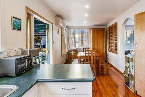 Photo of property in 18 Lavelle Road, Henderson, Auckland, 0612