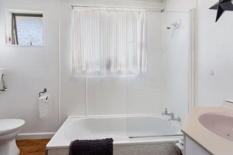 Photo of property in 16 Lacy Gate Place, Woodend, 7610