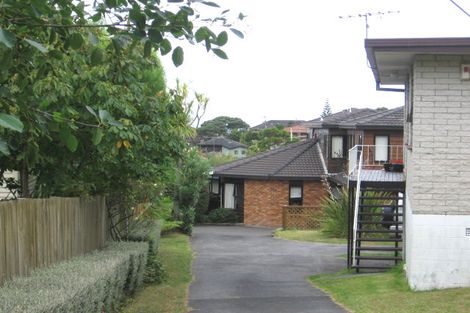 Photo of property in 2/5 Clematis Avenue, Murrays Bay, Auckland, 0630