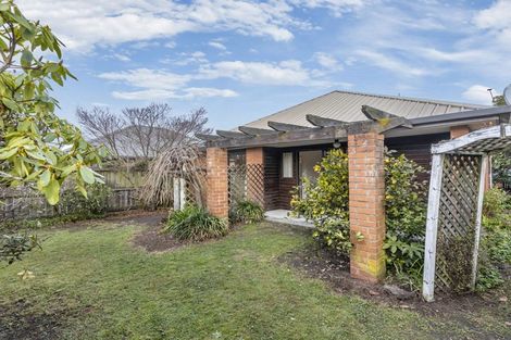 Photo of property in 2/280b Sawyers Arms Road, Bishopdale, Christchurch, 8053