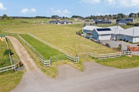 Photo of property in 16 Mowhia Grove, Waitarere, Levin, 5510